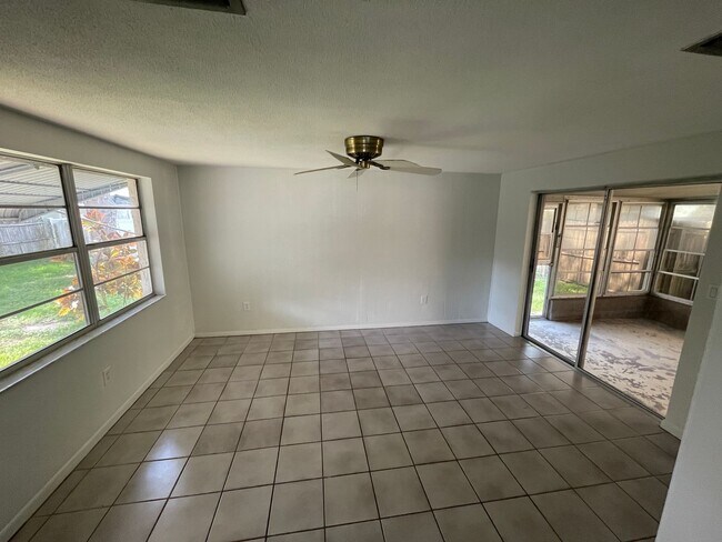 Building Photo - 2/1.5/1 New Port Richey
