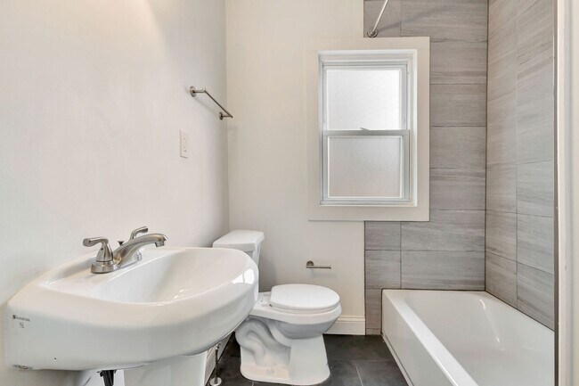 Building Photo - 6985 Beechmont Ave