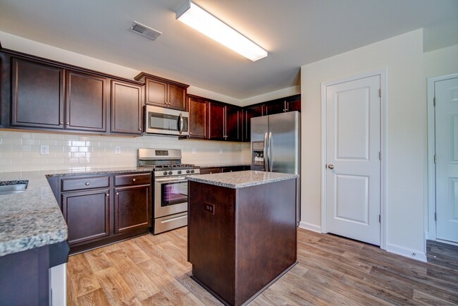 Building Photo - 3 BR, 2.5 BA., 2 Car Garage in Boiling Springs, Near I-85