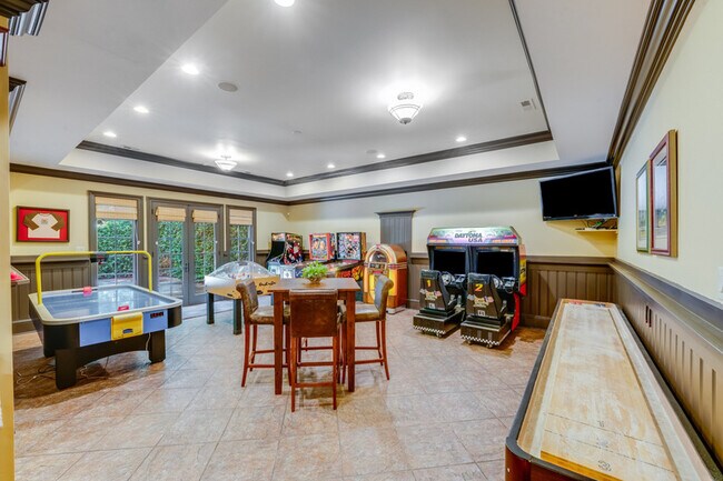 Building Photo - 1008 Medinah Ct