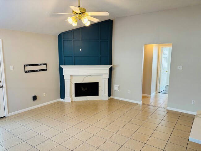 Building Photo - 17227 Lilac Vale Ct
