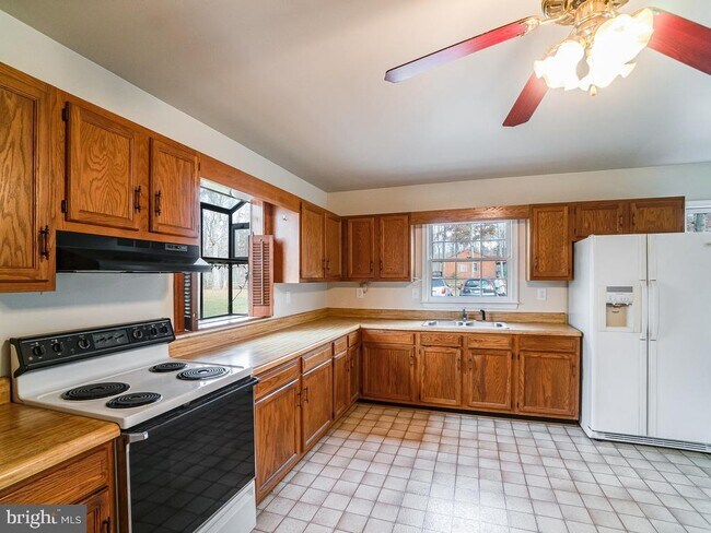 Building Photo - 26185 Independence Rd