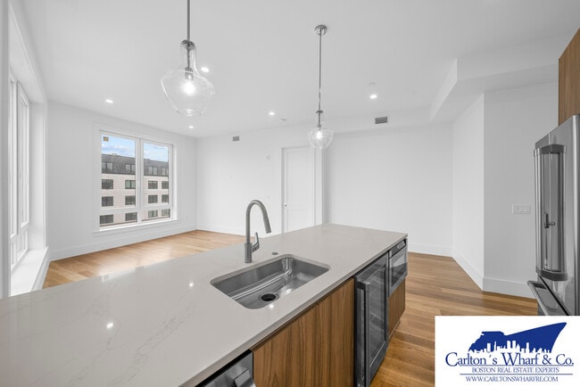 Building Photo - 218 Old Colony Ave