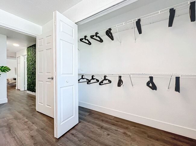 Building Photo - Seurat Street, Orlando, FL 32819 - 4 BR 2 BA condo