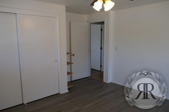 Building Photo - West Valley Tri-Plex, Washer/Dryer & Utili...