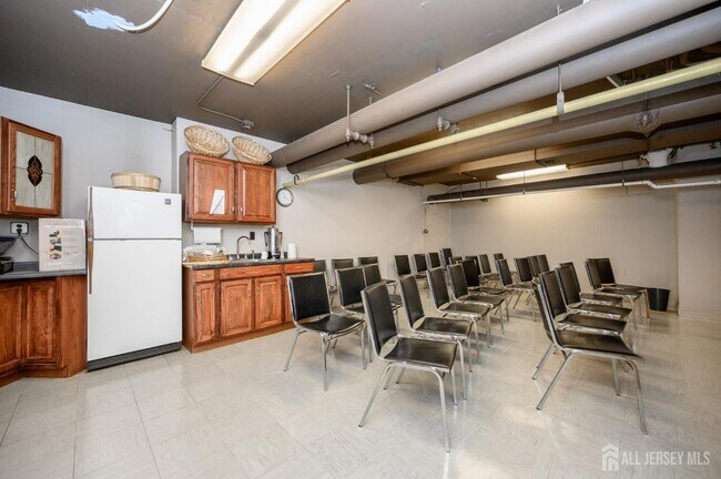 Building Photo - 301 Beech St