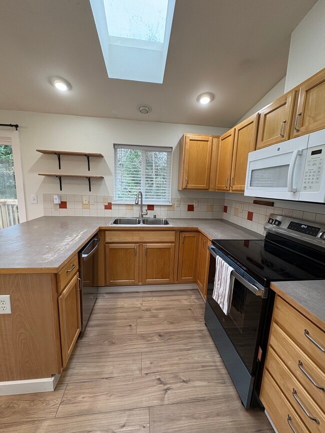 Building Photo - 17427 73rd Dr NE