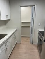 Building Photo - 1272 Woodgate Ave