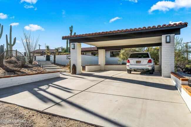 Building Photo - 2640 E Camino La Zorrela