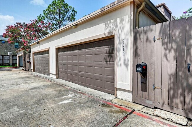 Building Photo - 2610 Princess Ln