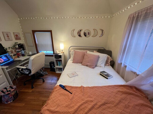 Building Photo - 211-213 Holland Street