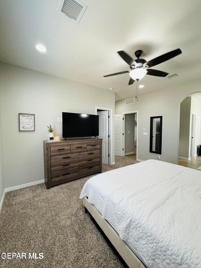 Building Photo - 2220 Tierra Delmonte Dr