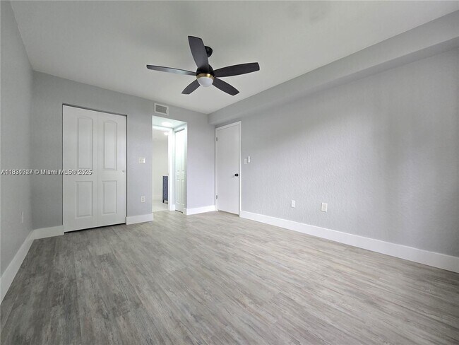 Building Photo - 2831 N Oakland Forest Dr