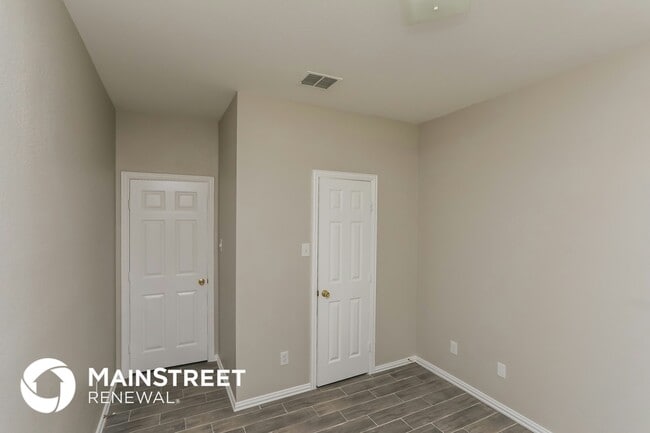 Building Photo - 3164 Kingswood Ct