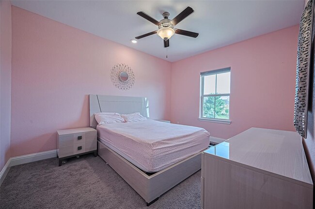 Building Photo - 16818 Calcots Dr