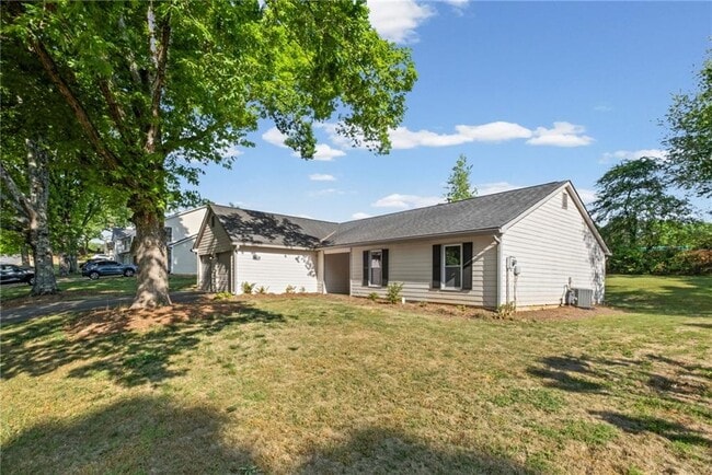 Building Photo - 1194 Meadow Oaks Dr NW