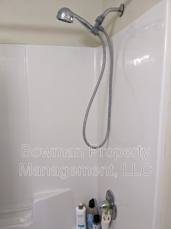 Building Photo - 490 S Barnett Shoals Rd