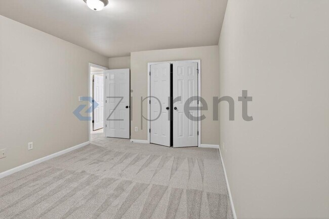 Building Photo - Unit 1