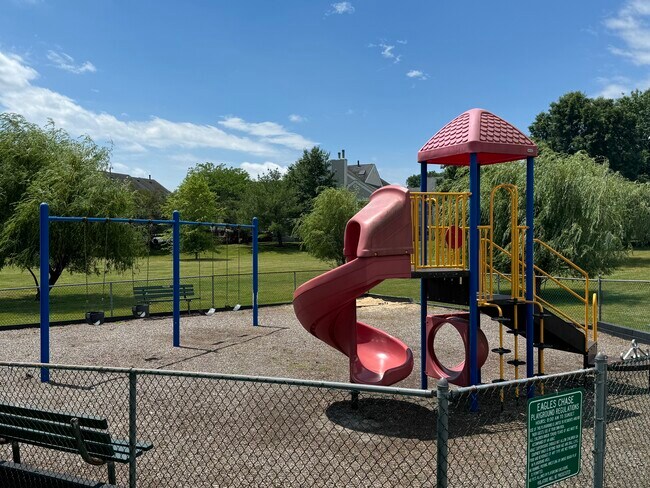 Building Photo - 1303 Golden Pl