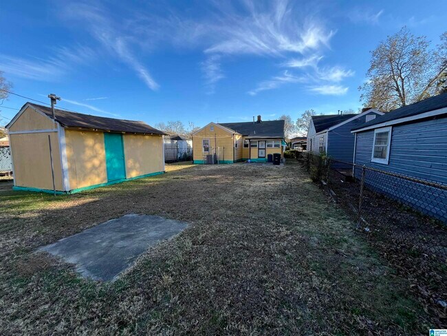 Building Photo - 624 4th Ct W