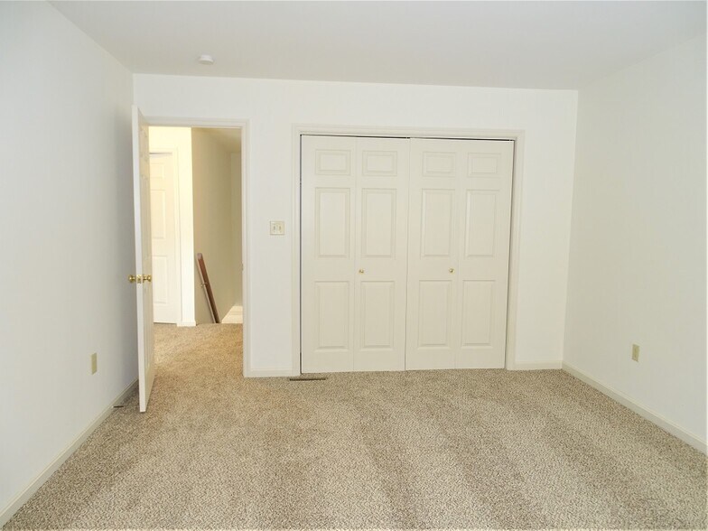 Building Photo - 6441 Lincoln Ct