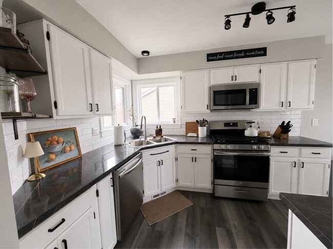 Building Photo - 1487 S Pembroke Dr