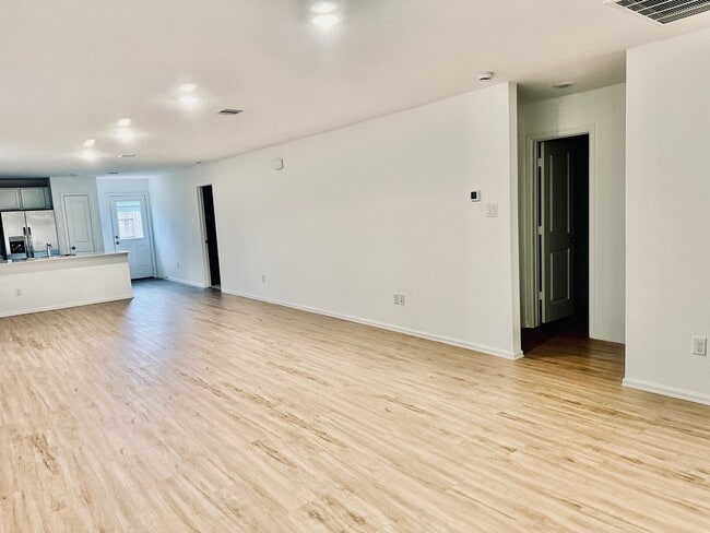 Building Photo - 26715 Cenzontle Dr
