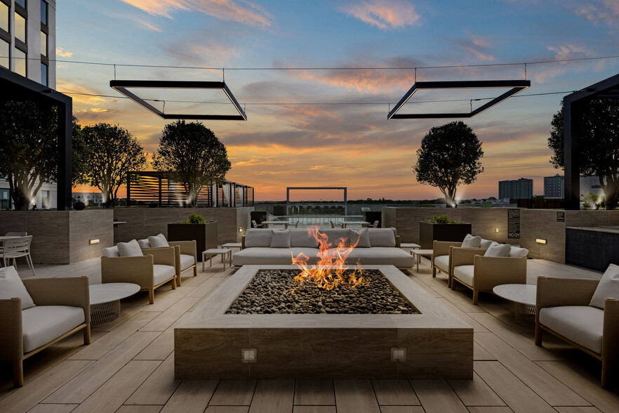 Building Photo - Maeve