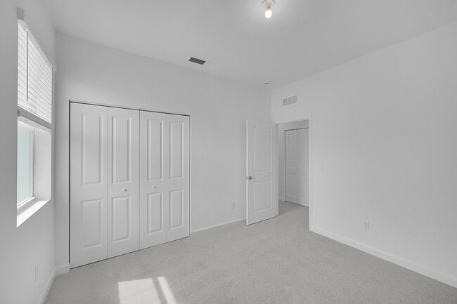 Building Photo - 520 Rivergrass St