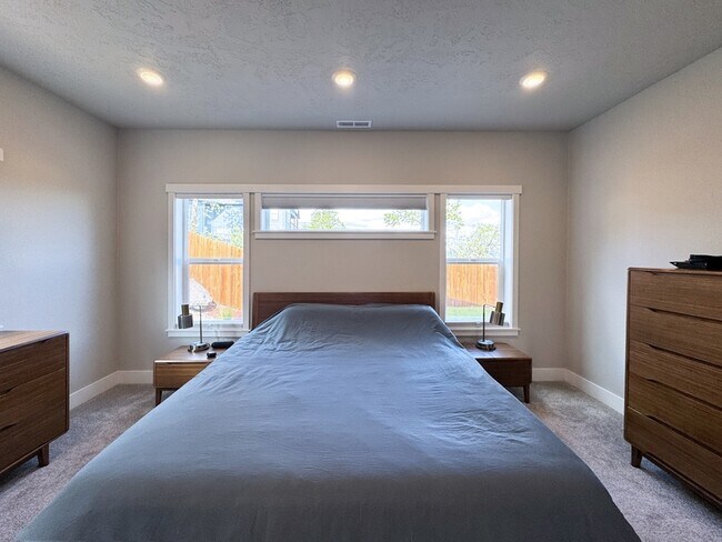 Building Photo - 2771 Cascara Dr