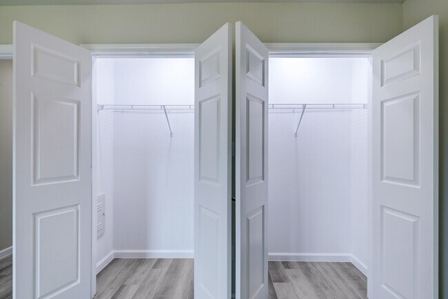 Building Photo - 155 Plez Morgan Dr