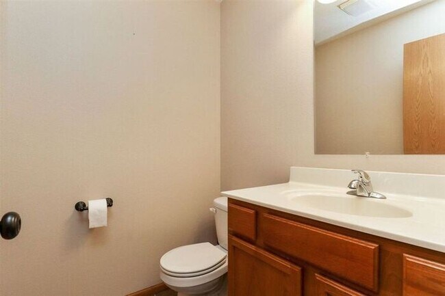 Building Photo - $1,650 | 3 Bedroom, 2.5 Bathroom TOWN HOME | NO PETS | Available for August 1st, 2026 Move In!