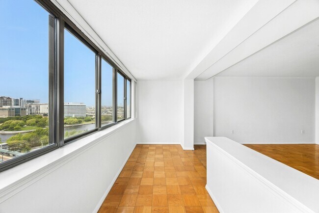 Building Photo - 6 Whittier Pl