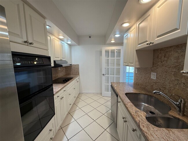 Building Photo - 19707 Turnberry Way