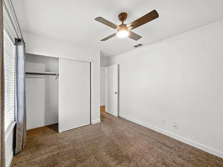 Building Photo - 1041 Shenencock Way