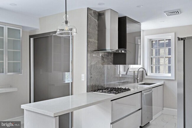 Building Photo - 415 City Ave