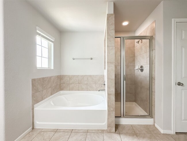 Building Photo - 105 Camelot Pl Ct