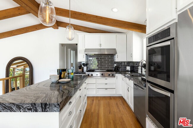 Building Photo - 2251 Sunset Heights Dr