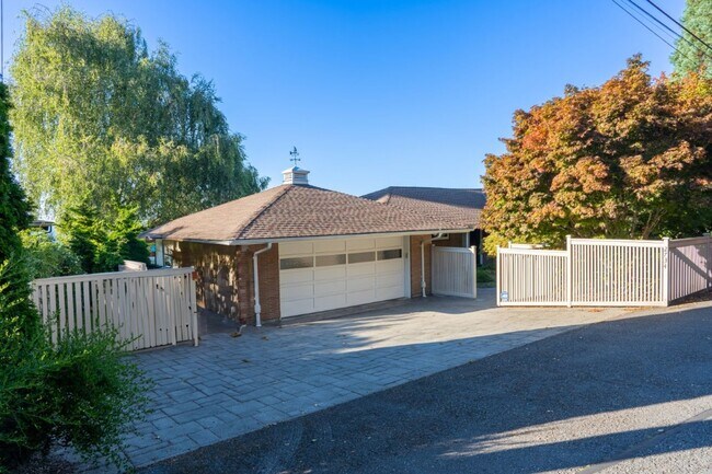 Building Photo - 3bd/1.5ba Burien House