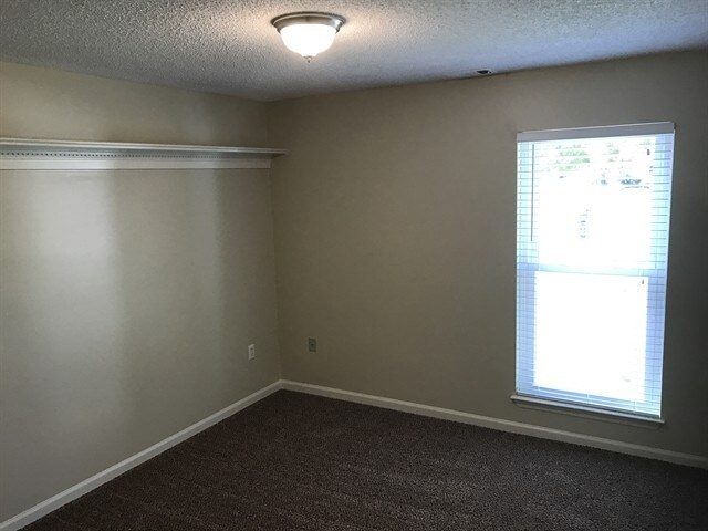 Building Photo - 170 Rosemont Ct