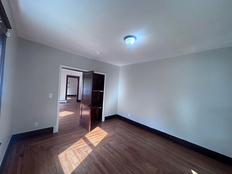Building Photo - 32-34 Linnell Street, Unit #34