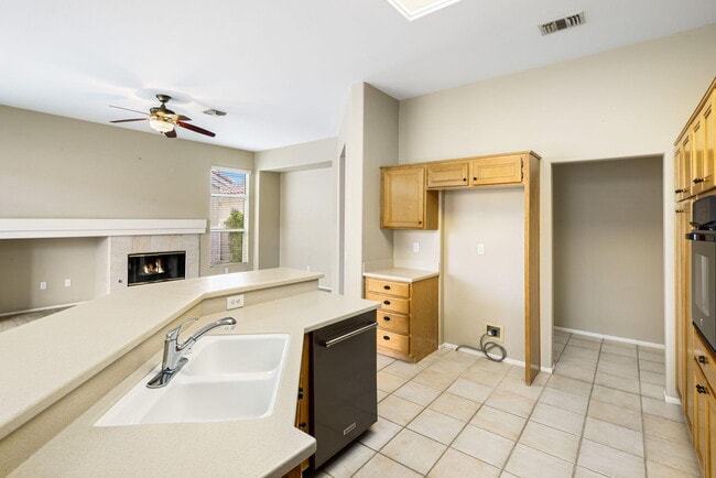 Building Photo - 78462 Palm Tree Ave