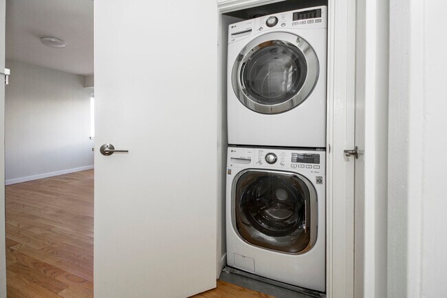 Building Photo - 1855 10th Ave