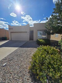 Building Photo - 4 bed, 2 bath home in Northern Meadows