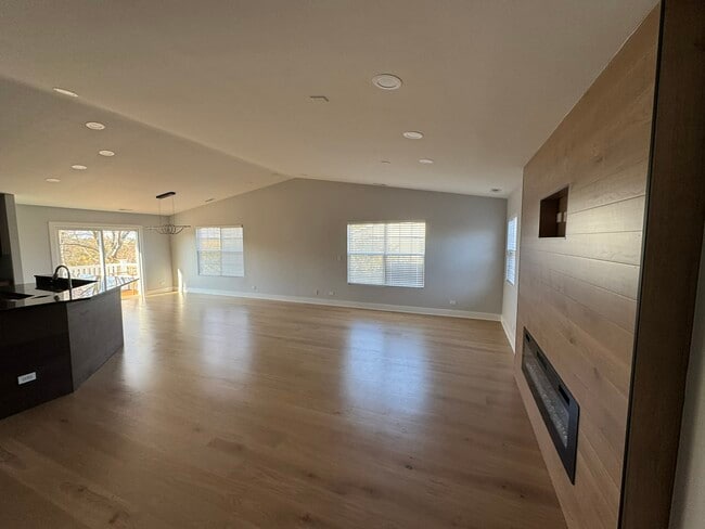 Building Photo - 2635 Loren Ln