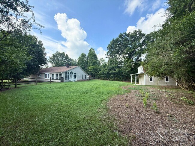 Building Photo - 500 Kirby Ln