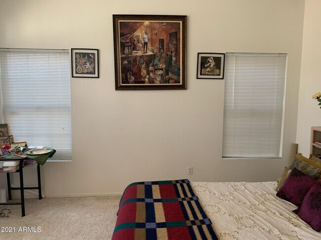 Building Photo - 1190 N Meadows Dr