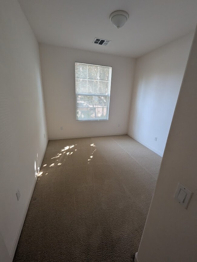 Building Photo - 104 Azeo Ct