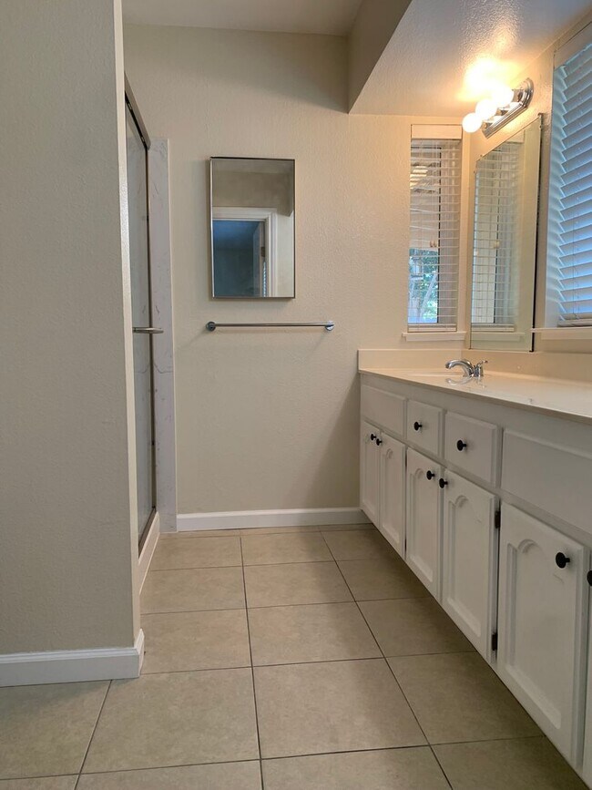 Building Photo - Upgraded Suisun City Home Available NOW!