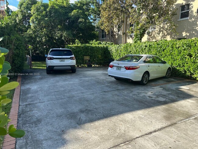 Building Photo - 340 Mendoza Ave